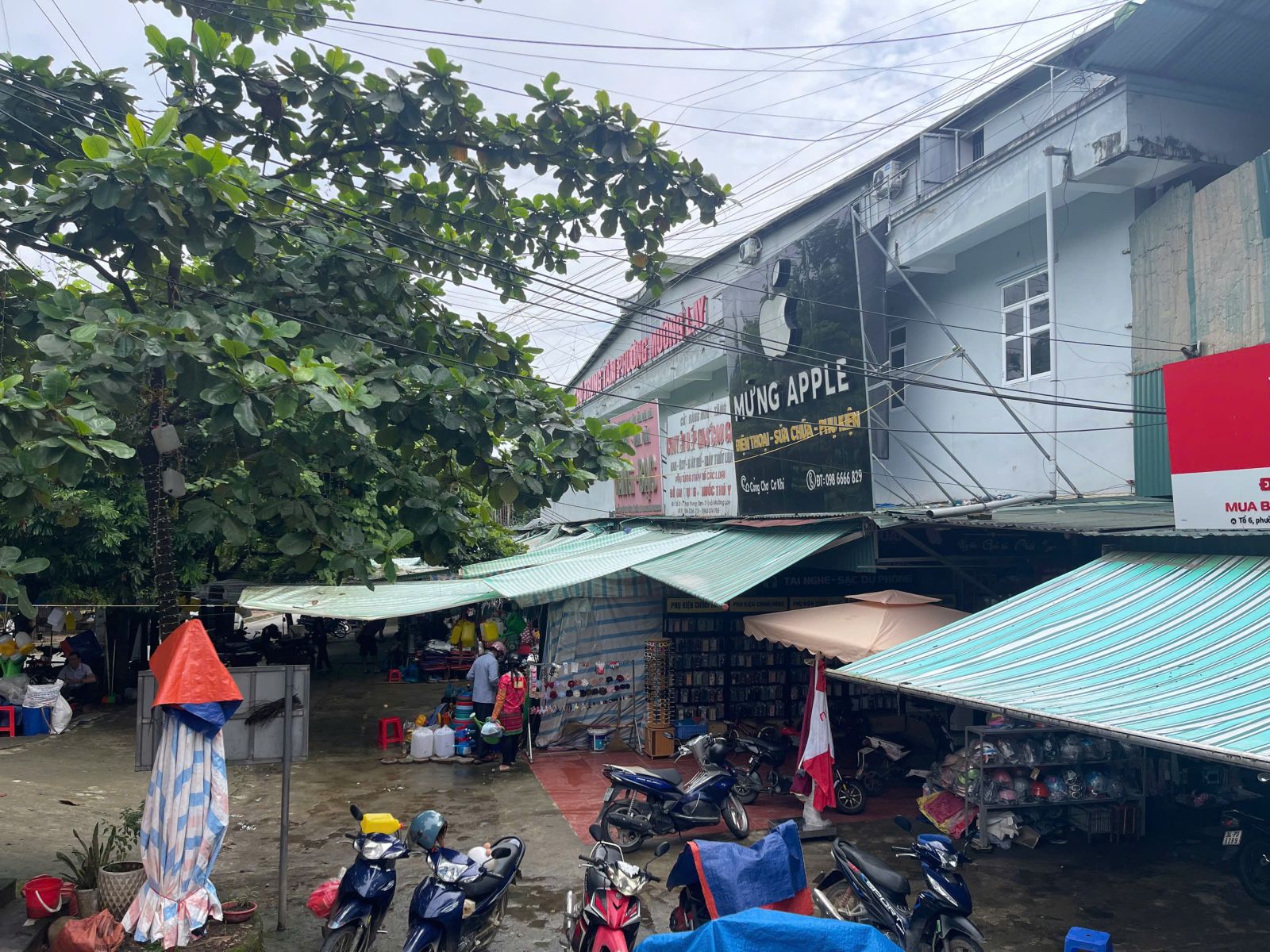 Chợ trung tâm phường Mường Lay