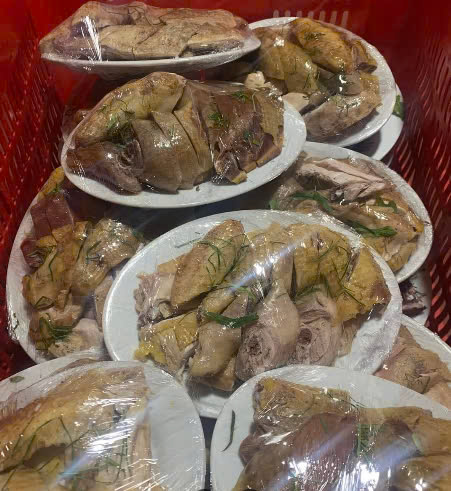 Gà hấp lá chanh